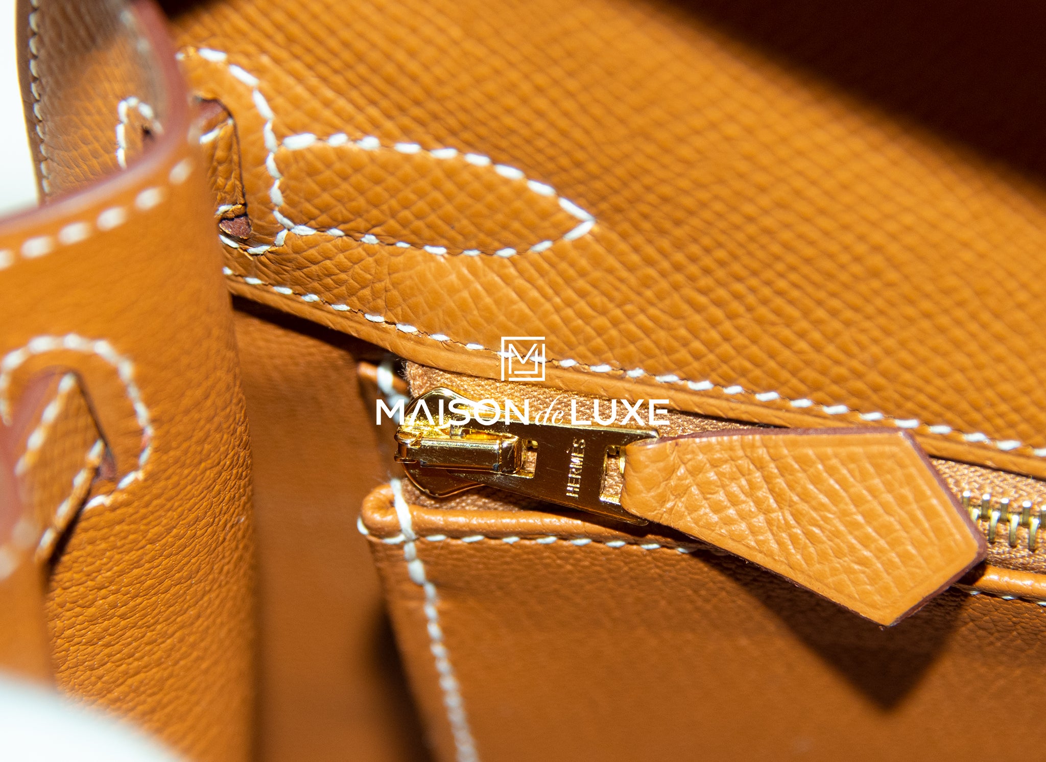 A GOLD EPSOM LEATHER SELLIER KELLY 25 WITH GOLD HARDWARE, HERMÈS