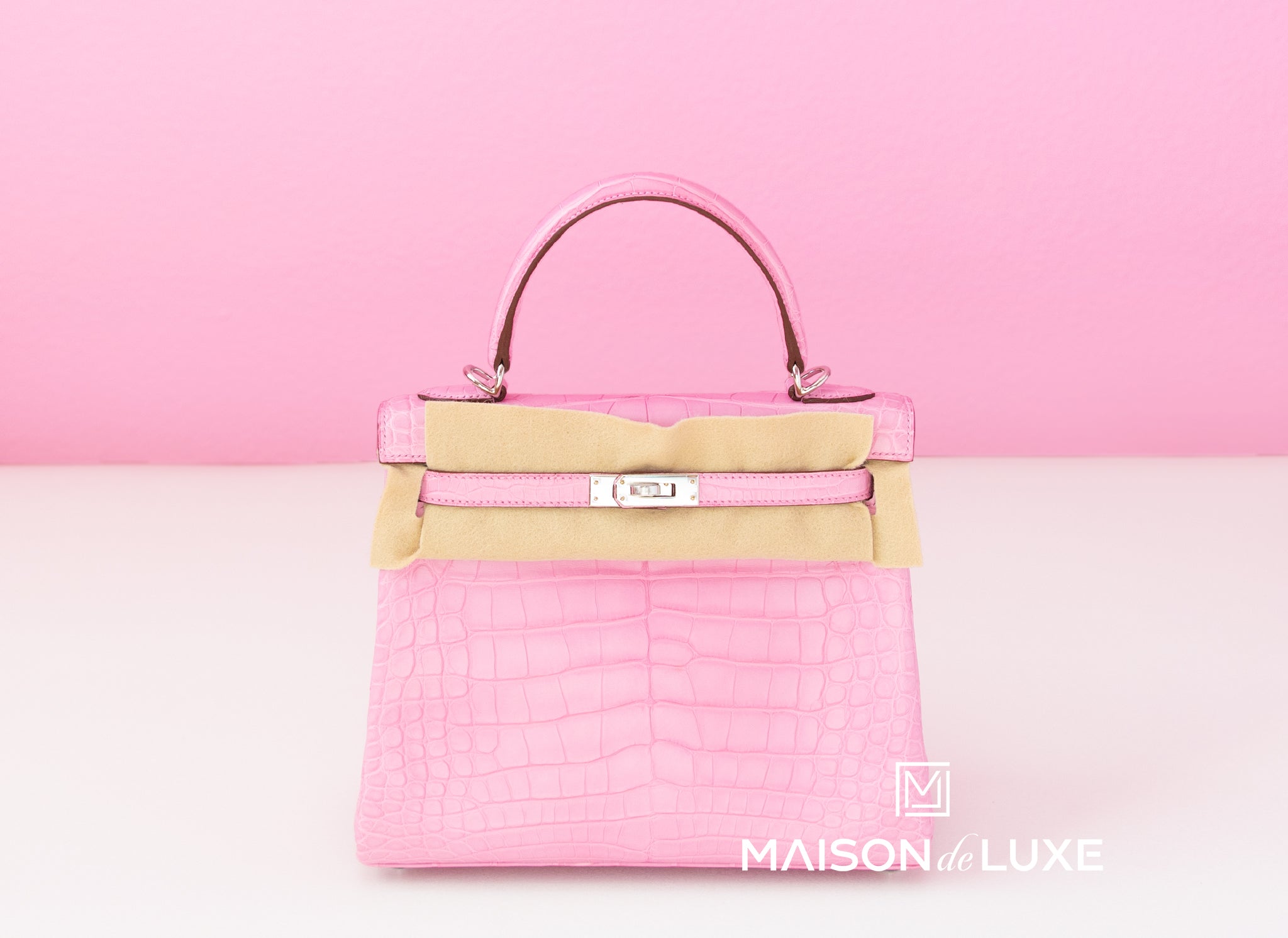 Hermes 5P Bubblegum Pink Crocodile Alligator Kelly 25 Bag Pochette Clutch –  MAISON de LUXE