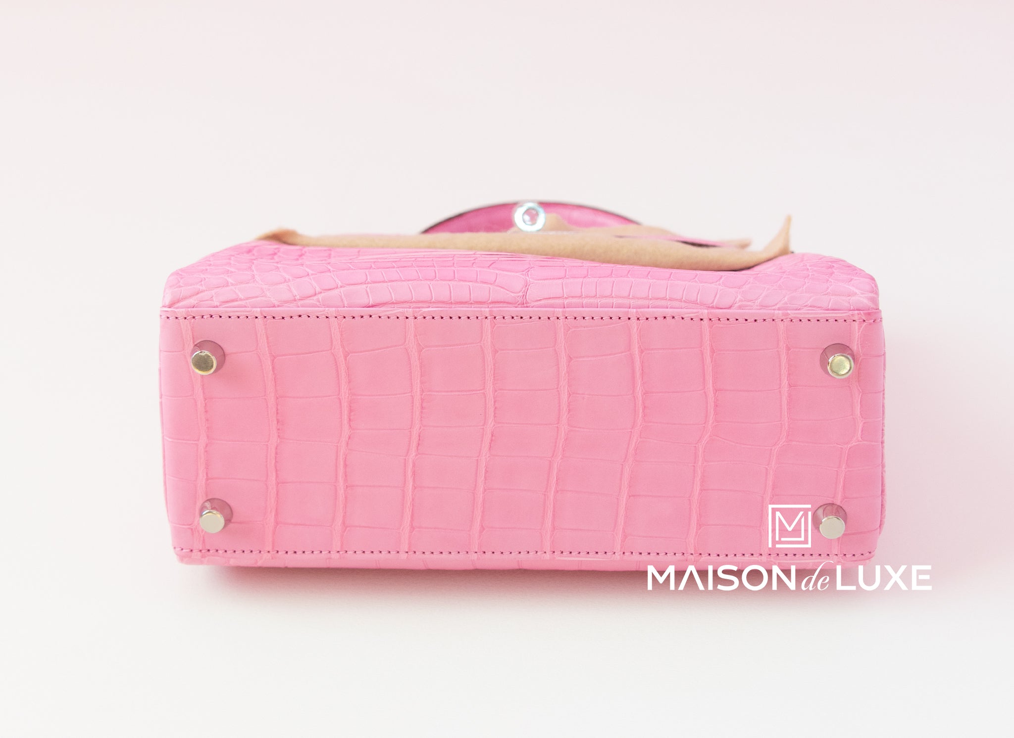 Hermes 5P Bubblegum Pink Crocodile Alligator Kelly 25 Bag Pochette Clutch –  MAISON de LUXE