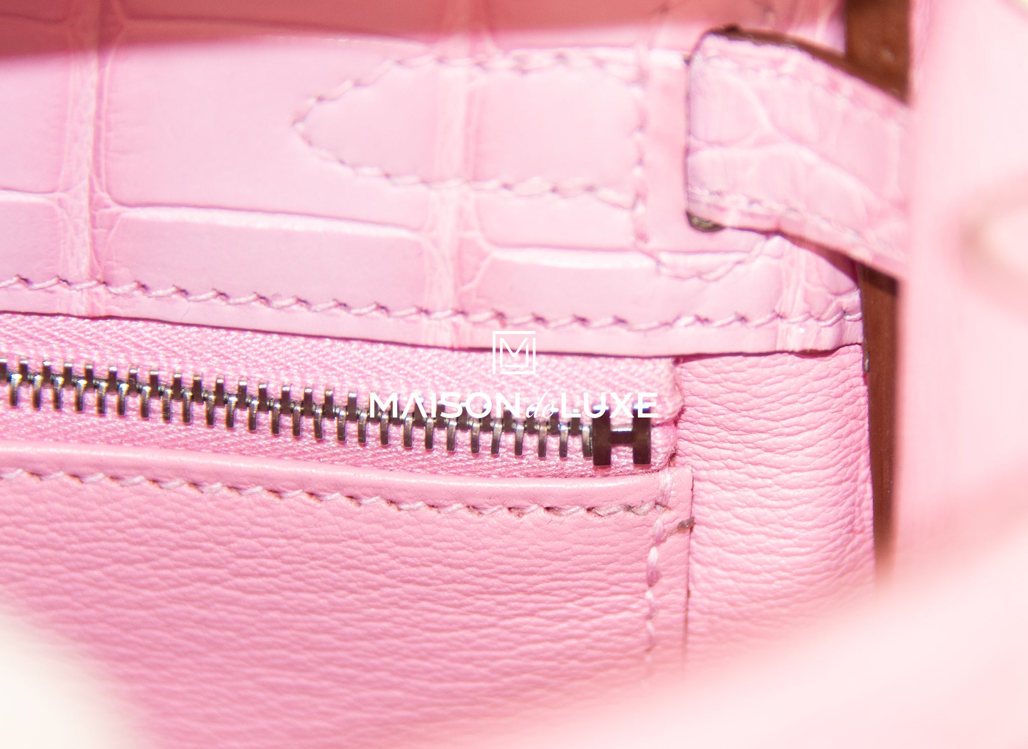 Hermes 5P Bubblegum Pink Crocodile Alligator Kelly 25 Handbag Bag – MAISON  de LUXE