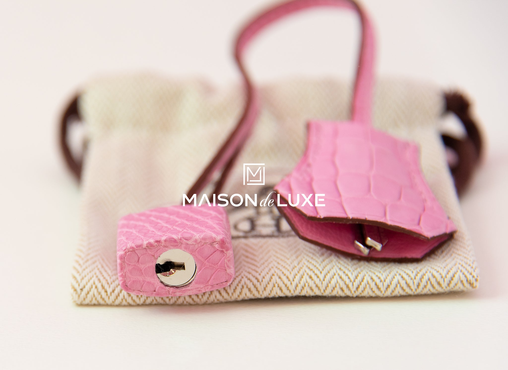 Hermes 5P Bubblegum Pink Crocodile Kelly 25 Handbag - MAISON de LUXE