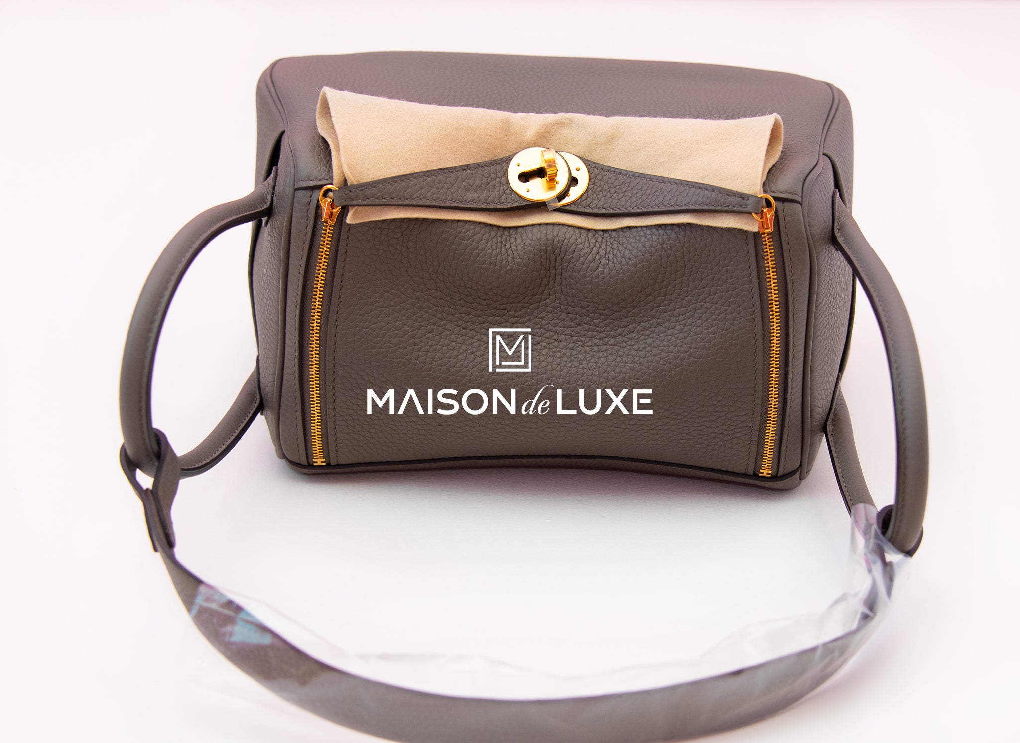 Hermes Etain Clemence Lindy 26 Handbag - MAISON de LUXE