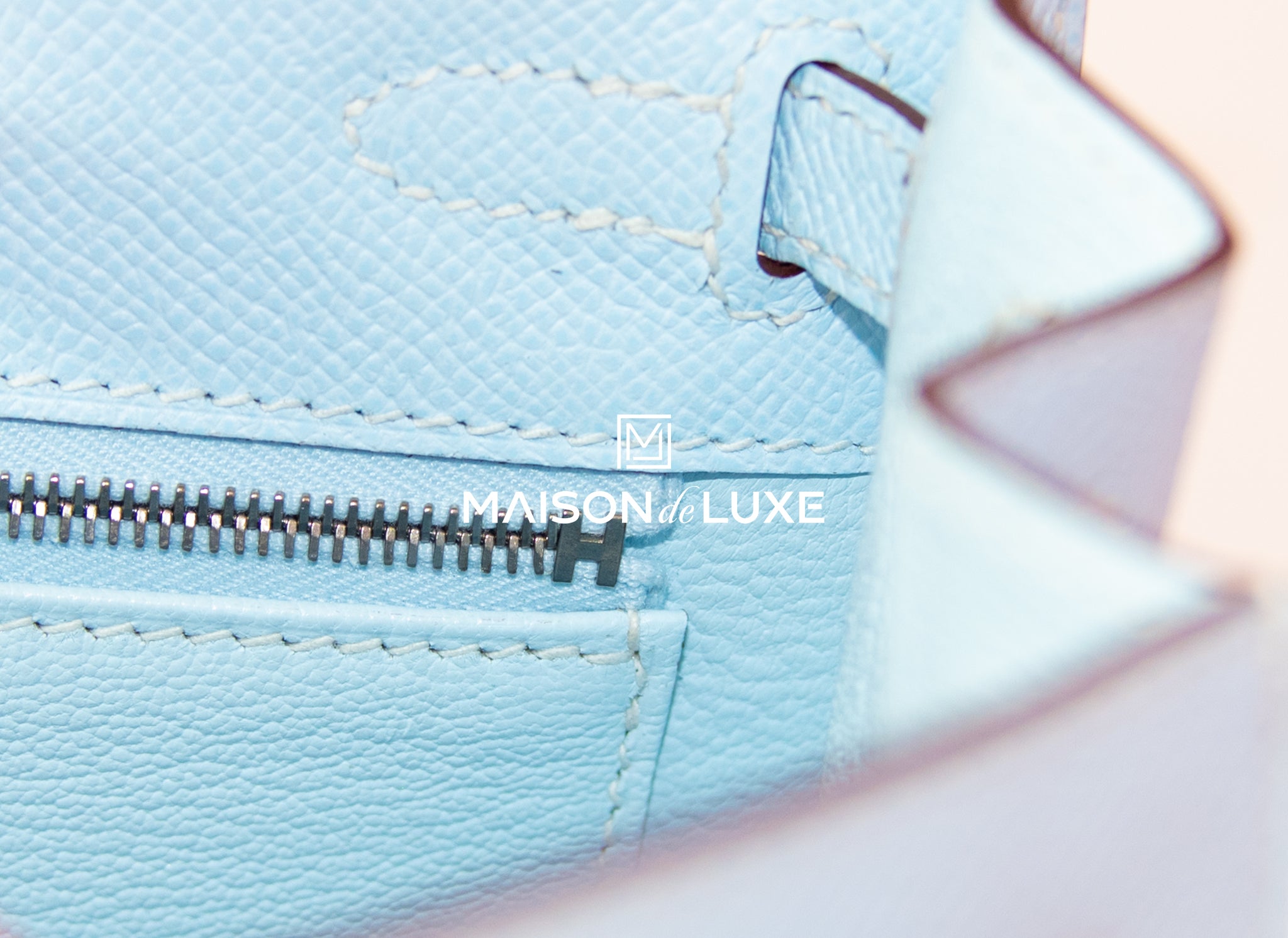 Hermes Kelly Sellier 25 Bleu Brume Epsom Gold Hardware – Madison Avenue  Couture