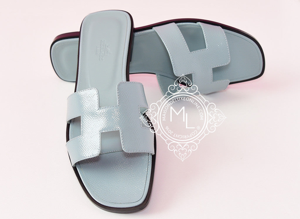 HERMES ORAN BLEU GLACIER EPSOM LEATHER SANDALS, Size 42EU £500.00