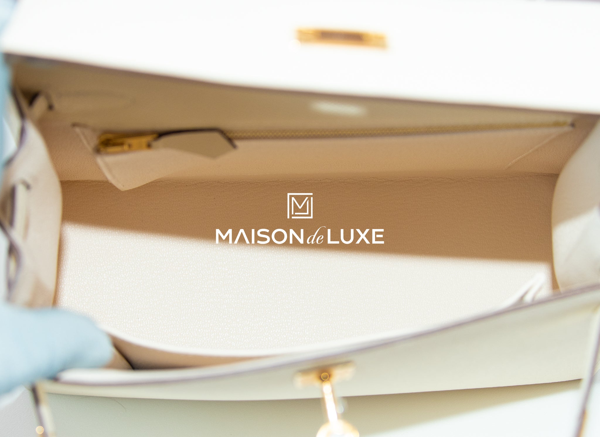 Hermès Kelly Nata and Gris Asphalte Epsom Sellier 25 Brushed Gold Hardware, 2022 (Like New), Womens Handbag