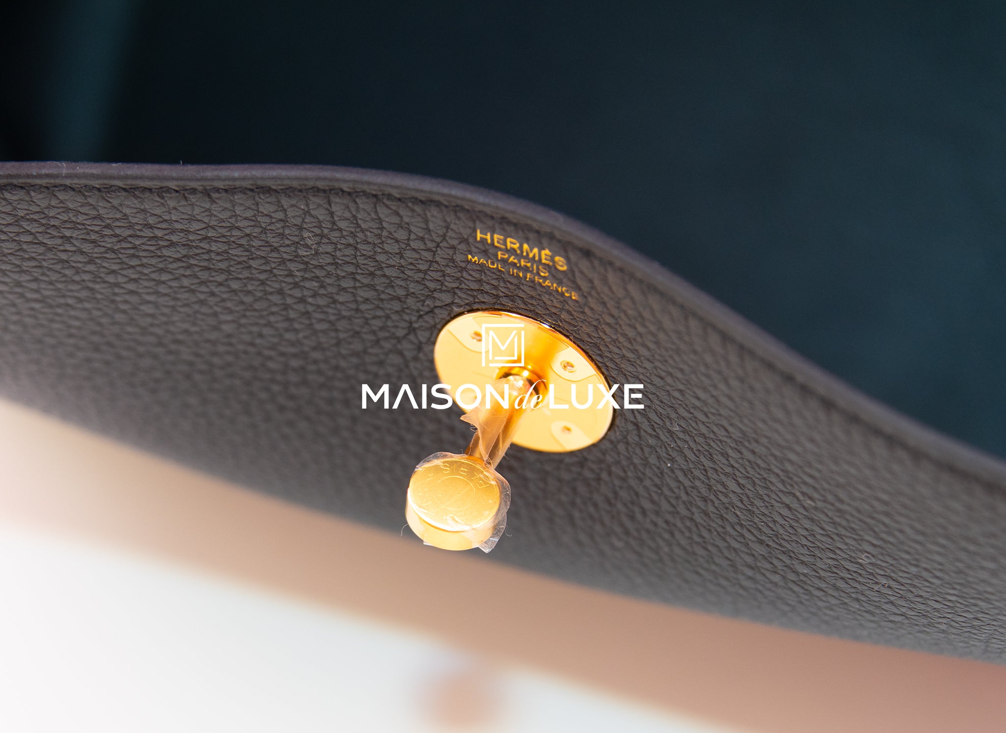 Hermes Black Clemence Lindy 26 Gold Hardware Handbag - MAISON de LUXE